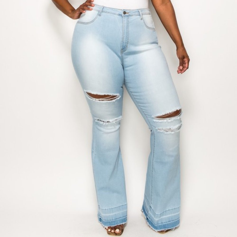 The MAP Women's Curvy Flare Light Wash Ripped Bootcut Jeans